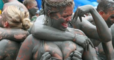 16 Things You See At Festivals That Would Never Be Ok In Real Life