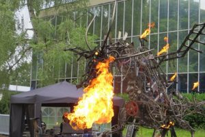 Paka Presents – Elsie The Fire Breathing Mechanical Dragon