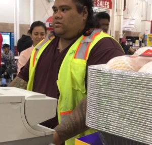 Young Girl Adorably Mistakes Cashier For 'Moana' Character & He Gives Her The Sweetest Response