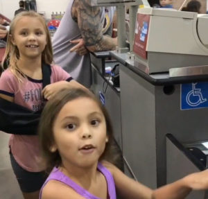 Young Girl Adorably Mistakes Cashier For 'Moana' Character & He Gives Her The Sweetest Response