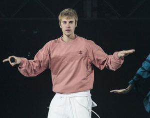 Boyfriend Gets Caught Cheating With A Girl Who Pretends To Be A Sex Doll After Being Caught